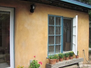 Mum’s the word for these mums peeking in the bedroom window